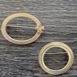 Vintage circle Gold tone pins.